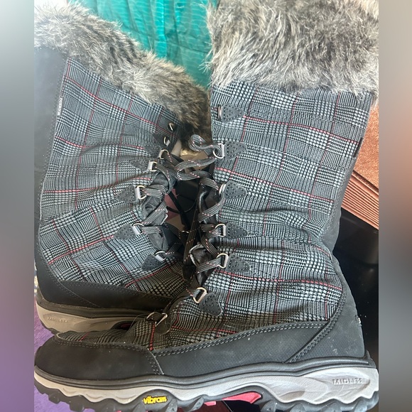 Eddie Bauer Shoes - Eddie Bauer Vibram Size 9 Lace-Up Faux fur plaid boots